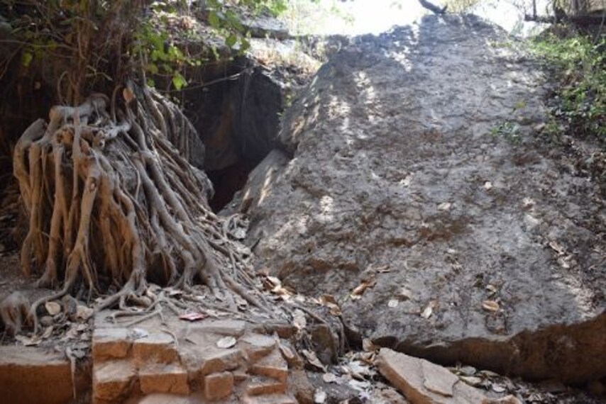 labyrinthine Naida Caves-4